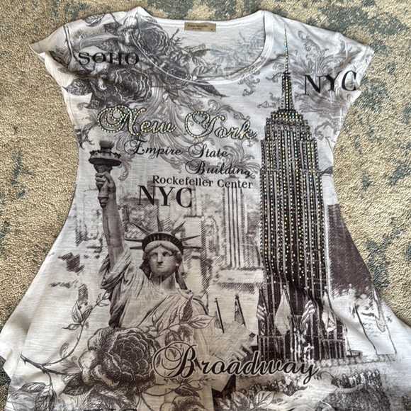 NYC Graphic Short Sleeve Women's Tee - Picture 1 of 3